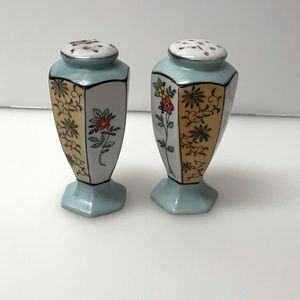 VINTAGE Hand Painted Salt & Pepper Shakers Flower Japan Blue Yellow